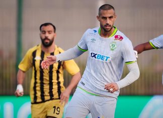 الرجاء يفوز على المغرب الفاسي ويواصل مزاحمة الجيش على الصدارة
