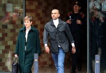 داني ألفيس يغادر السجن بعد دفع مليون يورو كفالة