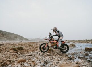 Casse mécanique pour le pilote marocain Amine Echiguer sur le Morocco Desert Challenge