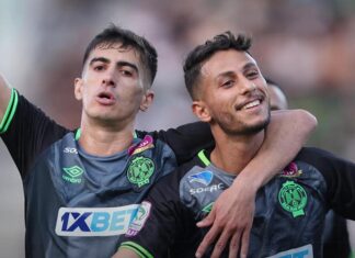 بدون هزيمة.. الرجاء يتوج بلقب البطولة الاحترافية