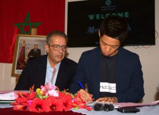 بالصور… لاعب ياباني يوقع في كشوفات سطاد المغربي