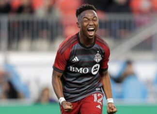 الوداد الرياضي يعلن عن تعاقده مع الجنوب إفريقي كاسيوس مايلولا