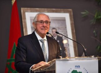 إشادة رئيس الاتحاد الدولي لكرة الطائرة بالمغرب وتطويره للعبة إفريقيا