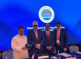 بالصور .. بخريطة المغرب كاملة…. الوفد المغربي بأستراليا يقدم ملف احتضان المملكة لبطولة العالم للإنقاذ