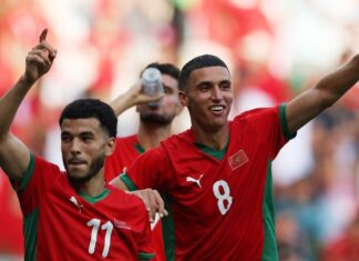 جينك البلجيكي يكرم المغربيين بلال الخنوس وزكرياء الوحدي