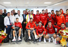 باستقبال حار.. بعثة منتخب “الفوتسال” تصل إلى أرض الوطن