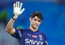 الهلال السعودي يعلن إصابة ياسين بونو بتمدد في العضلة الخلفية