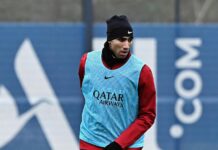 أشرف حكيمي حاضر في مباراة باريس سان جيرمان وشتوتغارت الألماني