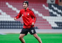 الرائد السعودي يعلن تعاقده مع الجزائري يسري بوزوق