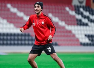 الرائد السعودي يعلن تعاقده مع الجزائري يسري بوزوق