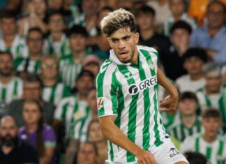 عبد الصمد الزلزولي يعود إلى تداريب ريال بيتيس