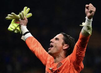 حارس الإنتر يان سومر يتوج بجائزة رجل المباراة أمام برشلونة