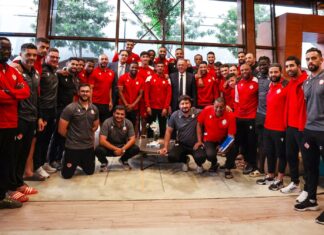 فوزي لقجع يزور بعثة الوداد الرياضي بمركب محمد السادس