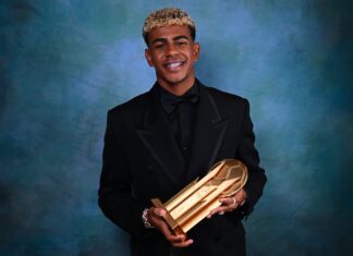 لامين يامال يتوج بجائزة أفضل لاعب شاب للمرة الثانية تواليا