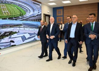 إنفانتينو يزور ملعب طنجة الكبير ويبدي إعجابه به