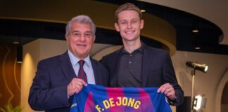 برشلونة يمدد عقد لاعبه فرينكي دي يونغ