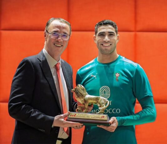 حكيمي يتوج بجائزة الأسد الذهبي لسنة 2025