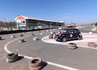 بالصور/ رالي المسيرة الخضراء “طريق العيون”… السيارات العتيقة تختبر لأول مرة حلبة مولاي الحسن للسيارات بمراكش