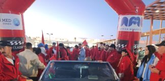 قافلة رالي المسيرة الخضراء للسيارات العتيقة تختتم رحلتها بمدينة العيون