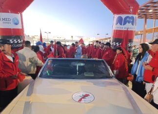 قافلة رالي المسيرة الخضراء للسيارات العتيقة تختتم رحلتها بمدينة العيون