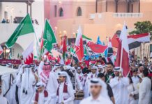 مئات المشجعين من قطر وأنحاء المنطقة يشاركون في مسيرة احتفالية بمونديال العرب قطر 2025