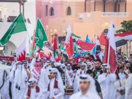 مئات المشجعين من قطر وأنحاء المنطقة يشاركون في مسيرة احتفالية بمونديال العرب قطر 2025