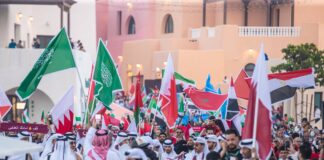 مئات المشجعين من قطر وأنحاء المنطقة يشاركون في مسيرة احتفالية بمونديال العرب قطر 2025