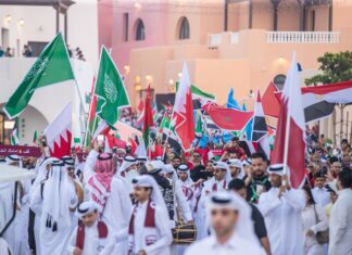 مئات المشجعين من قطر وأنحاء المنطقة يشاركون في مسيرة احتفالية بمونديال العرب قطر 2025