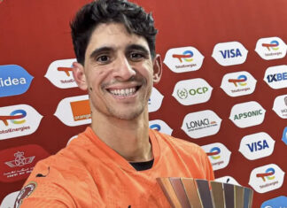 ياسين بونو يتوج بجائزة رجل مباراة المغرب ونيجيريا