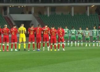 مباراة الدشيرة والوداد.. قراءة سورة الفاتحة على أرواح 4 عناصر من رجال الأمن