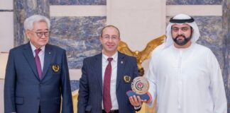 ولي عهد الفجيرة يكرم الأستاذ إدريس الهلالي تقديرا لإسهاماته في تطوير رياضة التايكوندو العربية