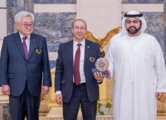 ولي عهد الفجيرة يكرم الأستاذ إدريس الهلالي تقديرا لإسهاماته في تطوير رياضة التايكوندو العربية