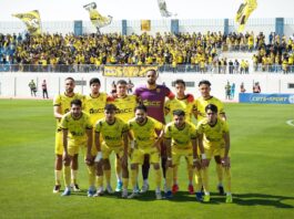 المغرب الفاسي يفوز على نهضة الزمامرة وينفرد بصدارة الدوري