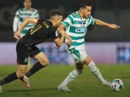 عز الدين بو الفايد يقود مباراة الجيش الملكي والرجاء الرياضي