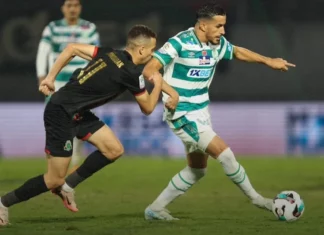 عز الدين بو الفايد يقود مباراة الجيش الملكي والرجاء الرياضي