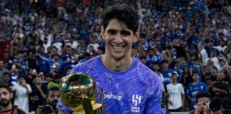 ياسين بونو يتوج بلقب كأس خادم الحرمين الشريفين رفقة الهلال السعودي