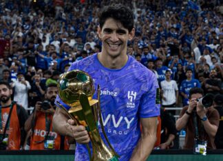 ياسين بونو يتوج بلقب كأس خادم الحرمين الشريفين رفقة الهلال السعودي
