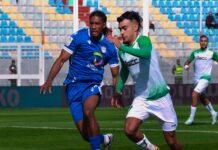 الدفاع الحسني الجديدي يتعادل مع حسنية أكادير في الوقت القاتل