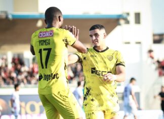 المغرب الفاسي يفوز على أولمبيك آسفي ويعود للصدارة