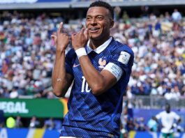 فرنسا تفوز على السنغال في أول ظهور في كأس العالم