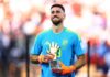 أفضل حارس في كأس العالم 2026.. سيمون يتوج بجائزة القفاز الذهبي
