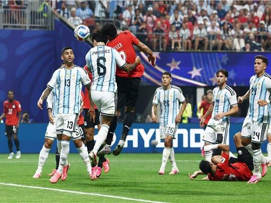 مصر تودع كأس العالم بعد مباراة تاريخية أمام الأرجنتين