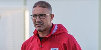 المغرب التطواني يعلن انفصاله عن المدرب عبد الكريم الجيناني