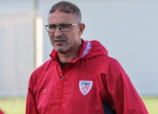 المغرب التطواني يعلن انفصاله عن المدرب عبد الكريم الجيناني
