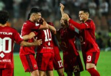 الأهلي يحسم قمة الدوري المصري أمام الزمالك بثنائية نظيفة