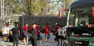 بعثة المنتخب المغربي تحل بطنجة استعدادا لمواجهة مالي