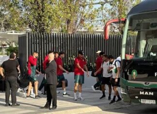 بعثة المنتخب المغربي تحل بطنجة استعدادا لمواجهة مالي