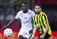 المغرب الفاسي والرجاء الرياضي يقتسمان نقاط القمة في مكناس