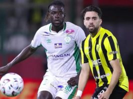 المغرب الفاسي والرجاء الرياضي يقتسمان نقاط القمة في مكناس