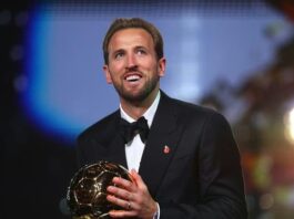 هاري كين يتوج بالكرة الذهبية لأفضل لاعب في العالم لعام 2026